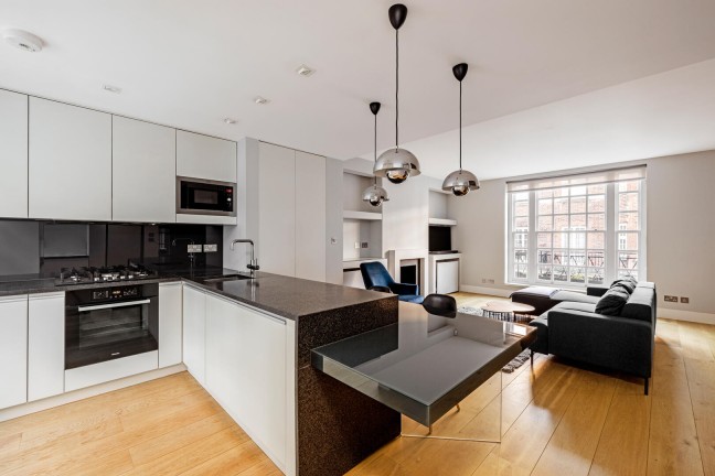 De Walden Street, London